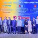Đại biểu, khách mời chụp ảnh lưu niệm tại họp báo